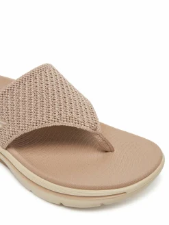 Infradito Go Walk Arch Fit 2.0 Sandal-Carrie 140861/TPE Beige