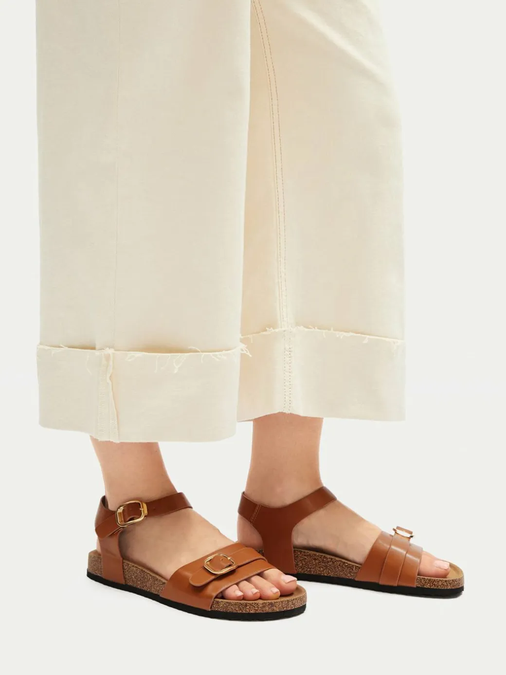 Sandali YLD-P9118 Marrone