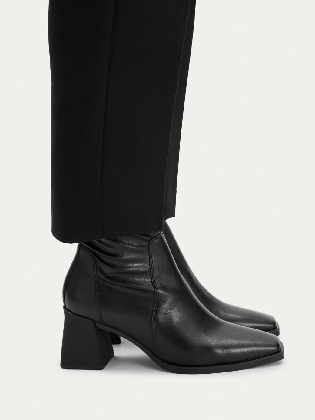 Stivaletti Hedda 5602-302-20 Nero